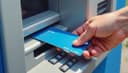 tarjeta de débito — debit card