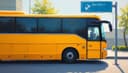 le car — coach bus [not car]