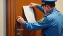 la orden de registro — search warrant