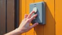 intercom — Gegensprechanlage; Klingel