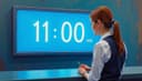 ¿A qué hora es el check-out? — Во сколько выезд?