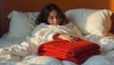 je voudrais une couverture supplémentaire — I'd like an extra blanket