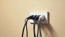 la prise — outlet