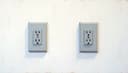 prise électrique — electrical outlet; socket