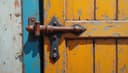 hinge — Scharnier; Türangel