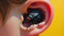 mettre la puce à l'oreille — to make someone suspicious