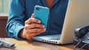 ¿Prefiere correo o teléfono? — Would you prefer email or phone?