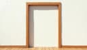 el marco de la puerta — doorway; door frame